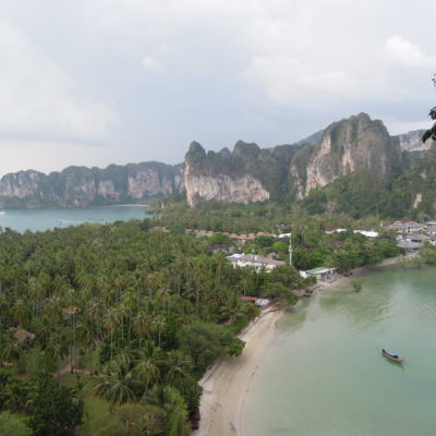 Výhled na East Railay, vzadu je pláž Ton Sai